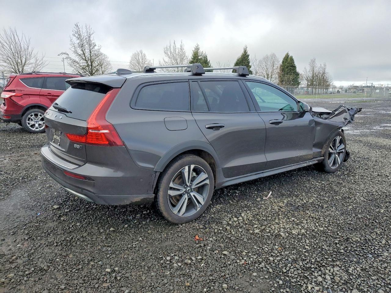 2025 Volvo V60 Cross Country Plus - Image 3