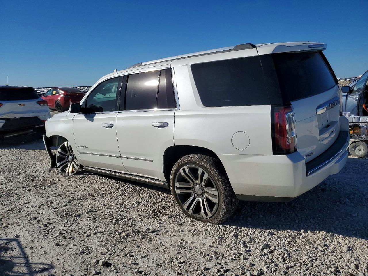 2020 GMC Yukon Denali - Фото 2