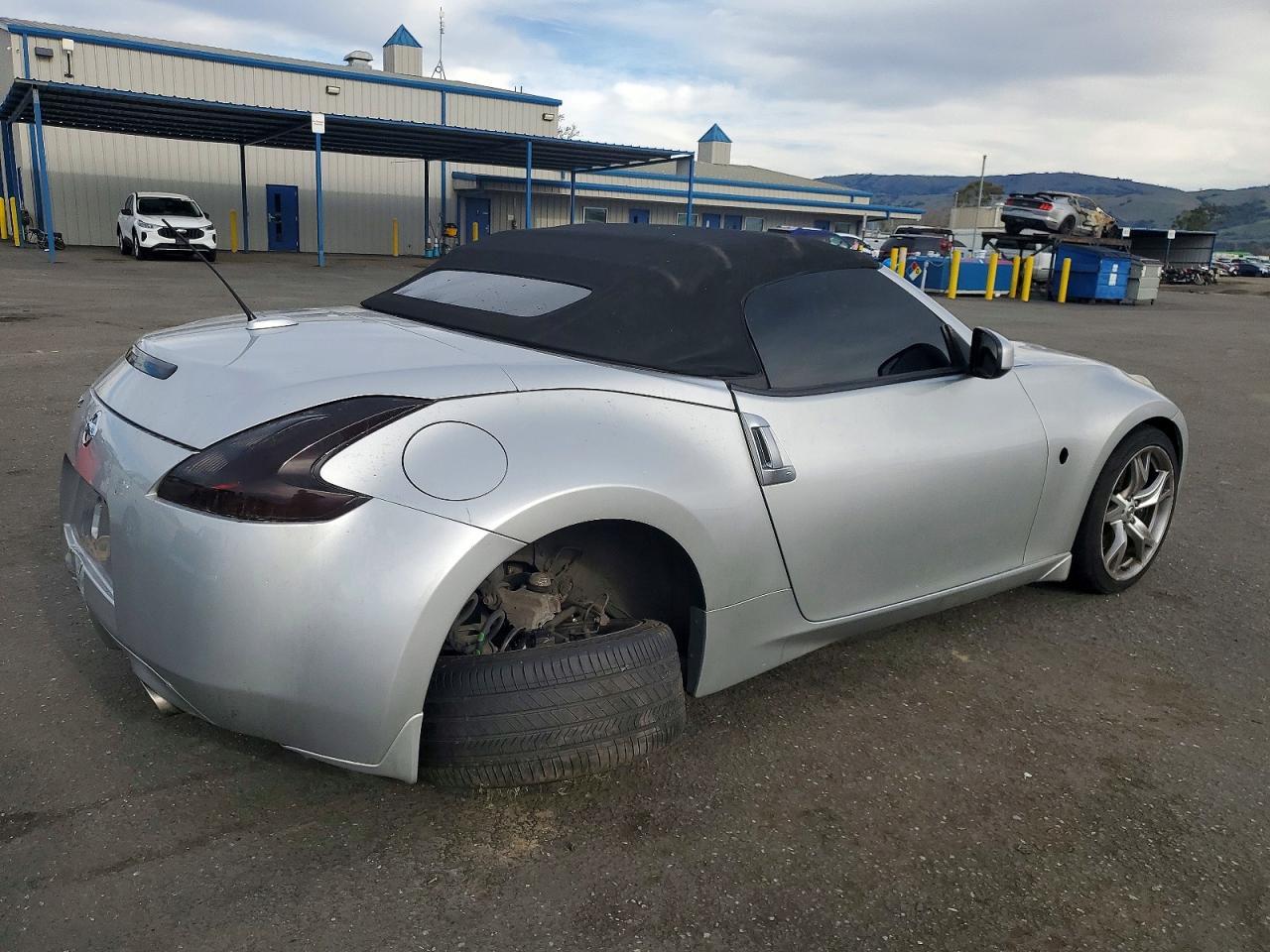 2010 Nissan 370Z - Image 3