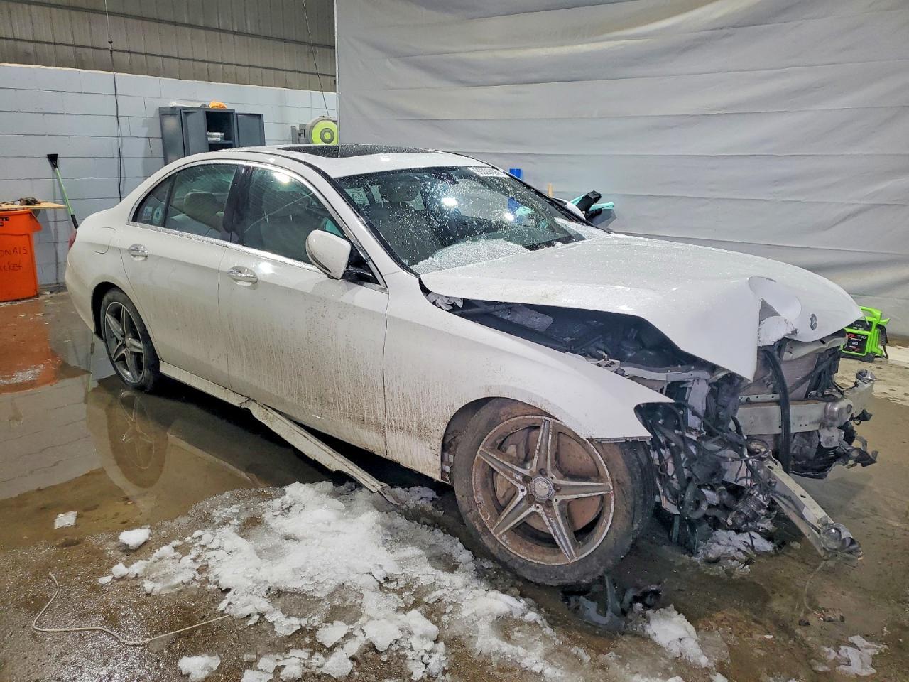 2017 Mercedes-Benz E 300 4Matic - Фото 4