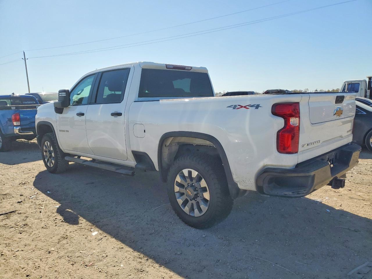 2022 Chevrolet Silverado K2500 Custom - Фото 2