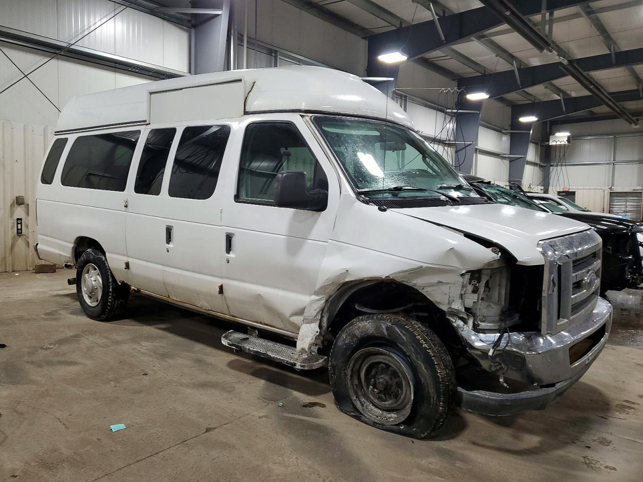 2010 Ford Econoline E350 Super Duty Wagon - Фото 4