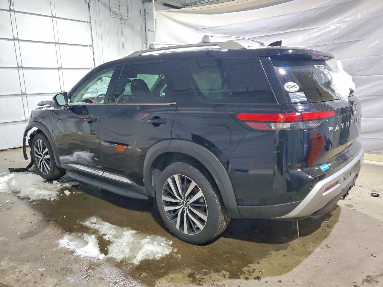 2022 Nissan Pathfinder Platinum - Фото 2
