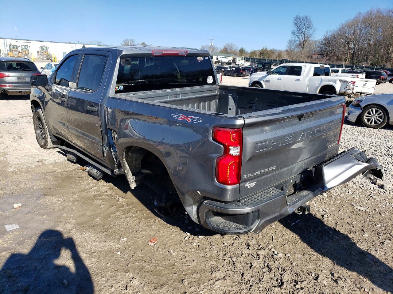 2020 Chevrolet Silverado K1500 Custom - Фото 2