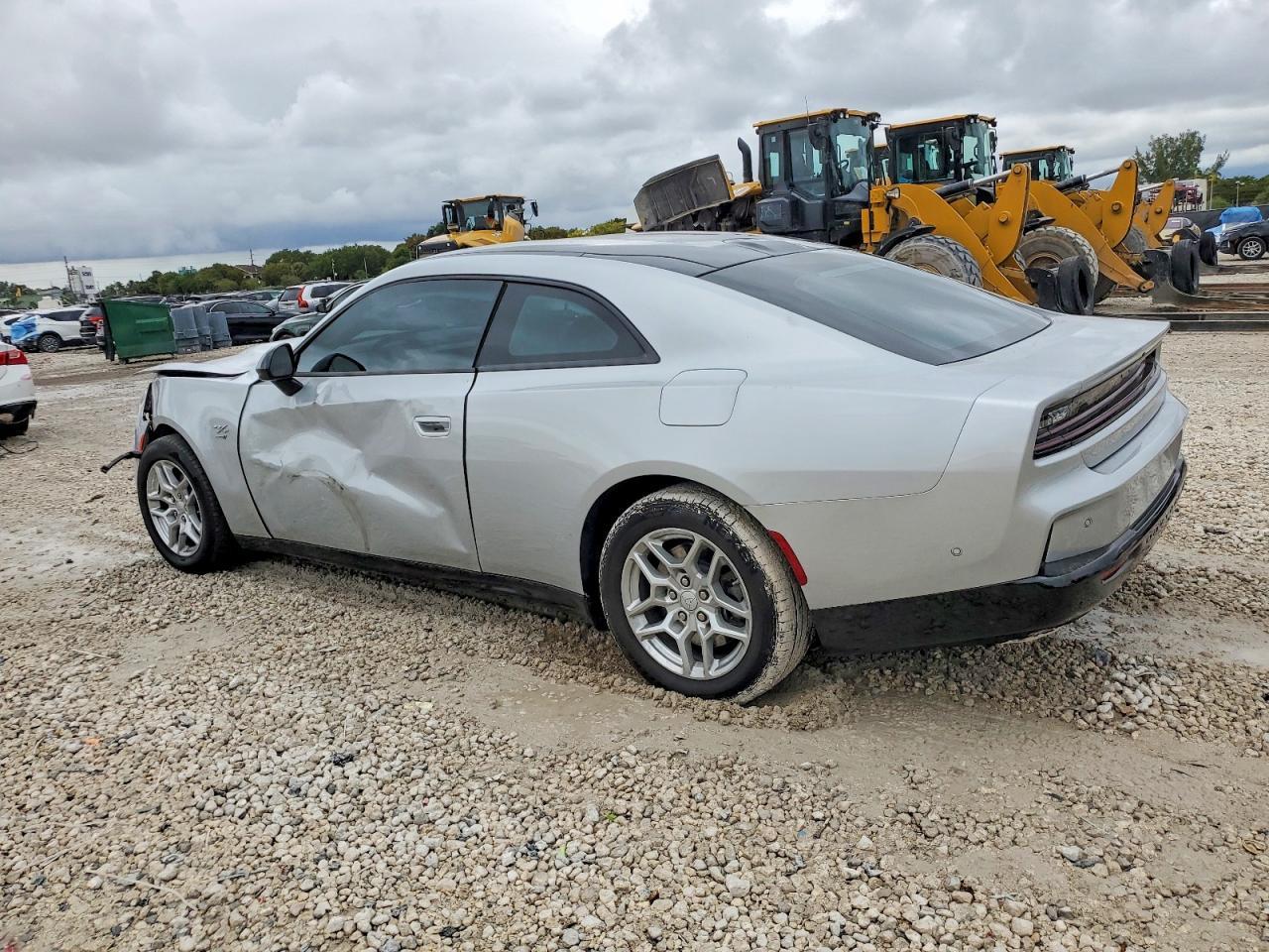 2025 Dodge Charger Daytona R - Фото 2