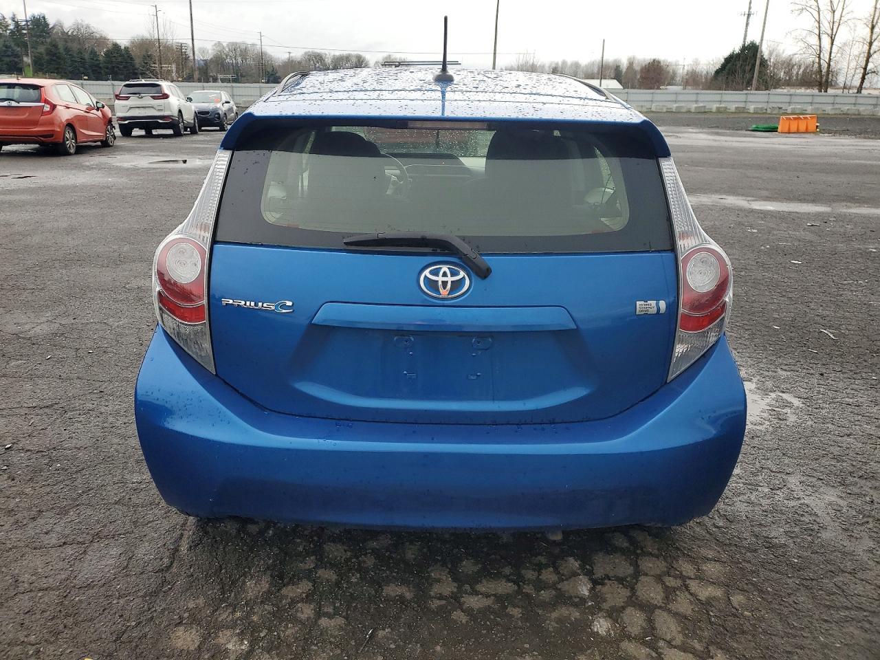 2013 Toyota Prius C - Image 6