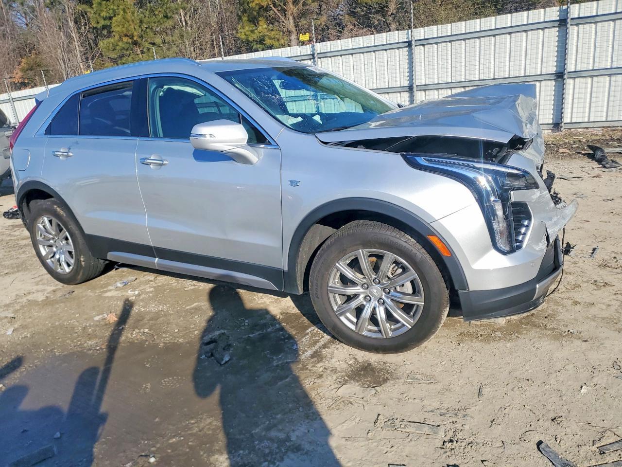 2022 Cadillac Xt4 Premium Luxury - Image 4
