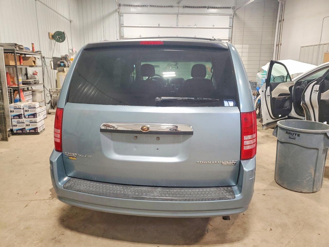 2010 Chrysler Town & Country Lx - Image 6