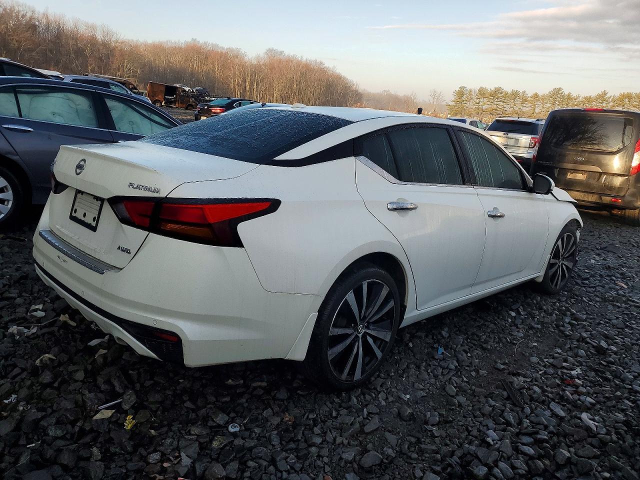 2021 Nissan Altima Platinum - Фото 3