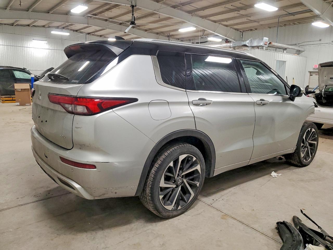 2023 Mitsubishi Outlander Sel - Фото 3