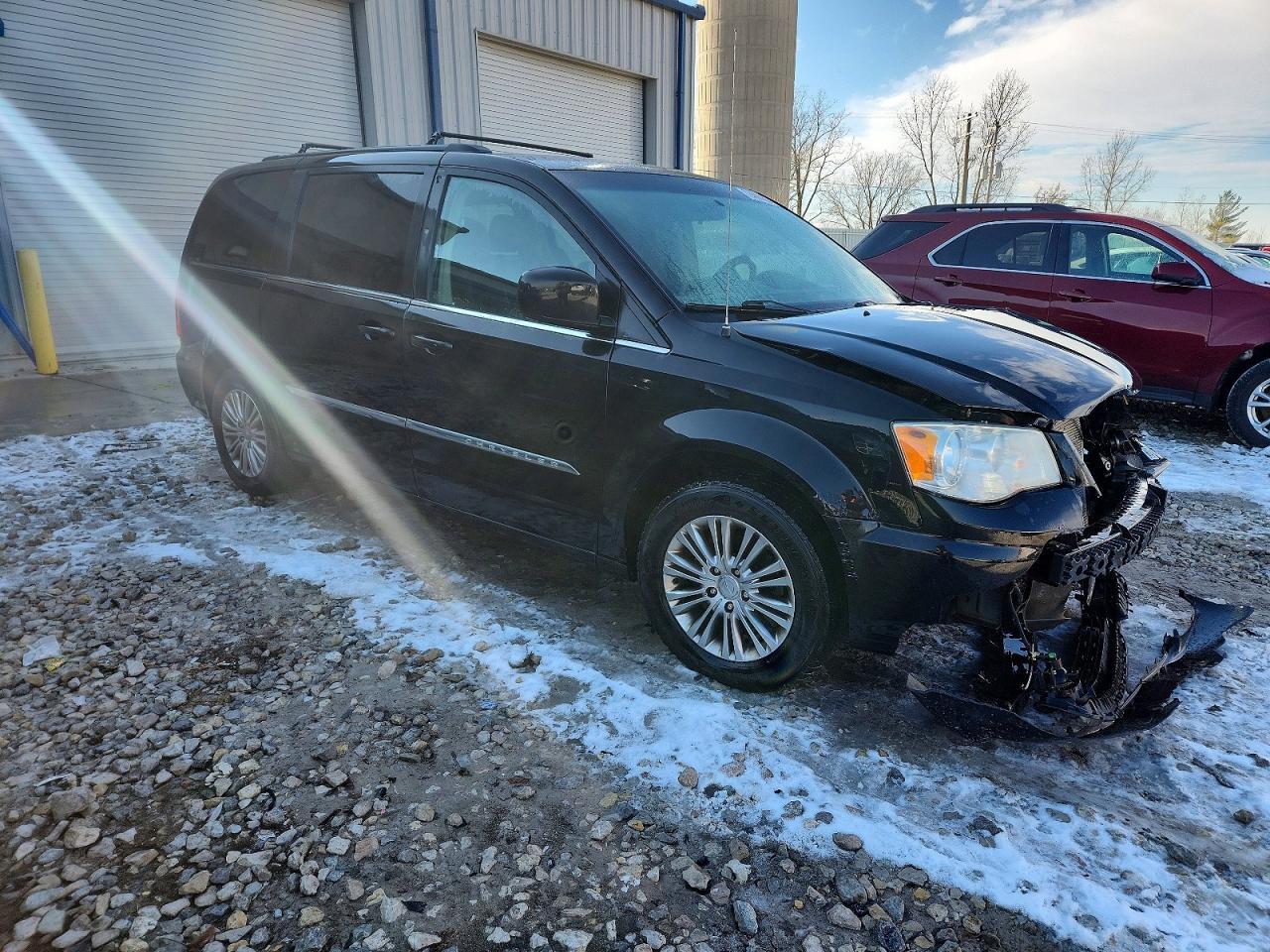 2013 Chrysler Town & Country Touring L - Фото 4