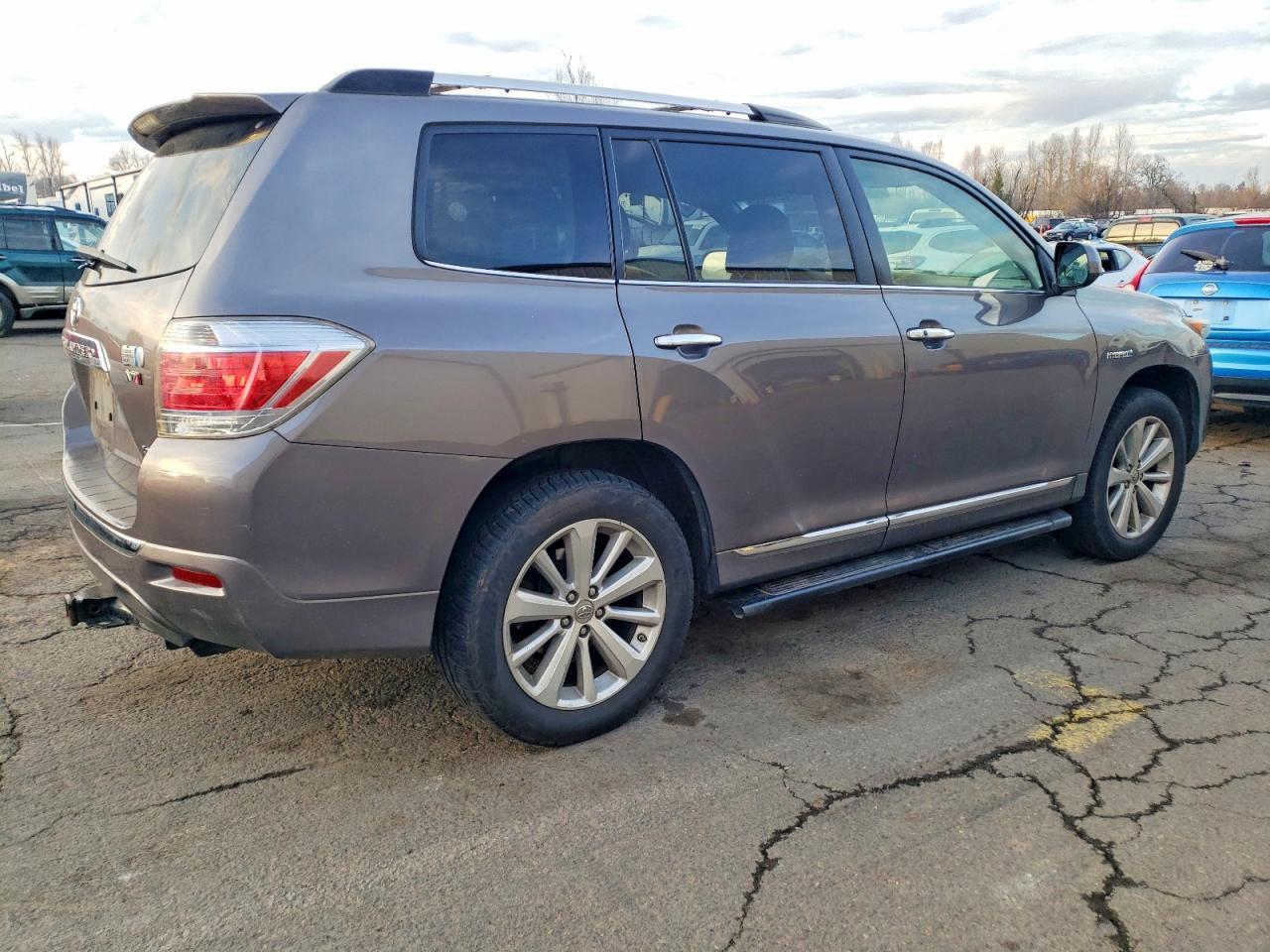 2013 Toyota Highlander Hybrid Limited - Image 3