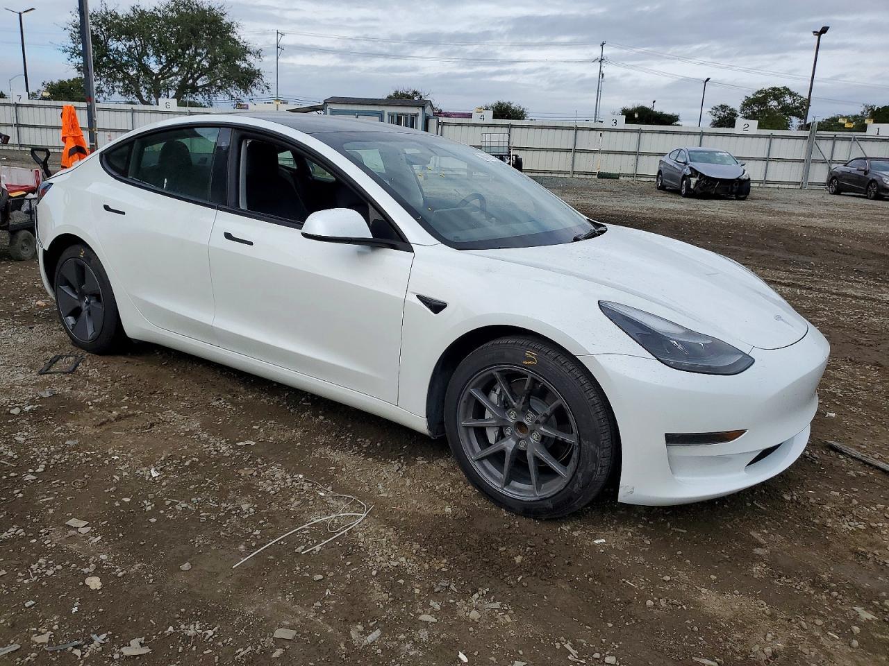 2023 Tesla Model 3 - Фото 4
