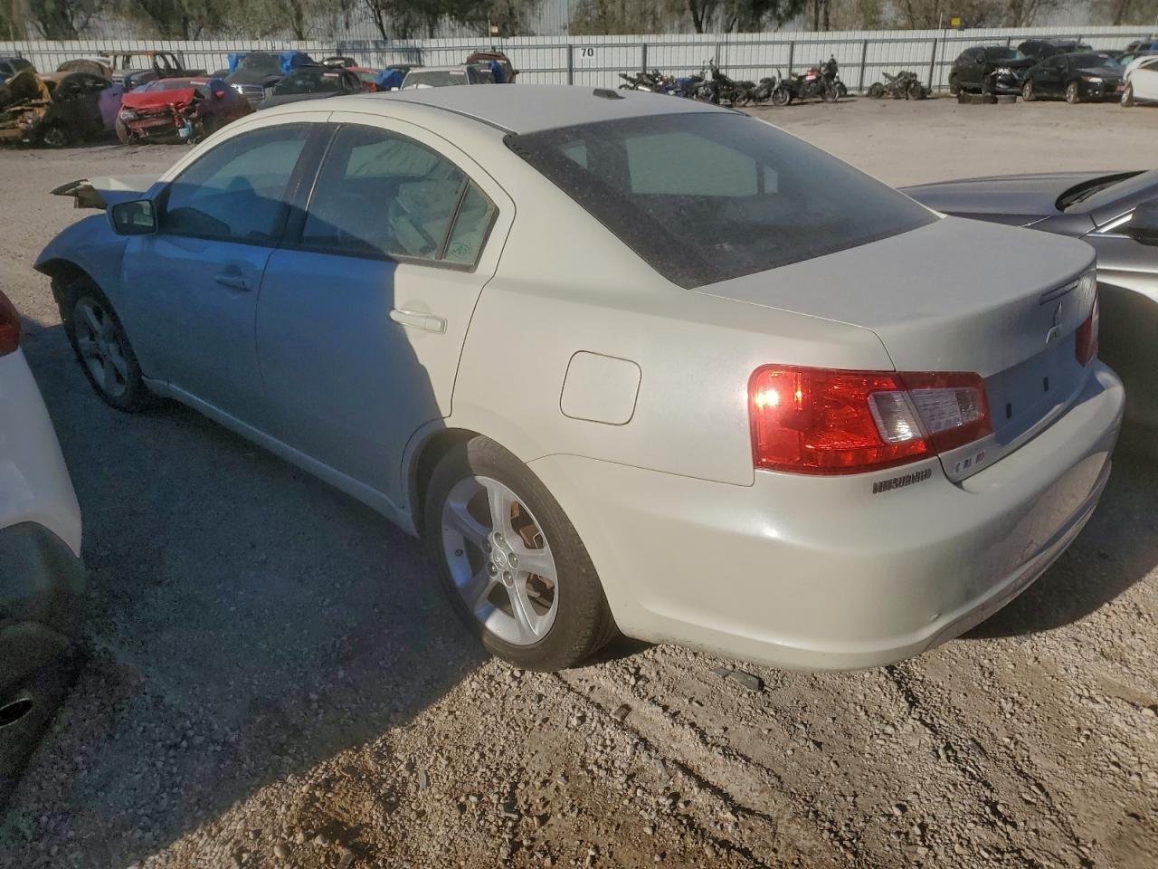 2009 Mitsubishi Galant Es - Image 2