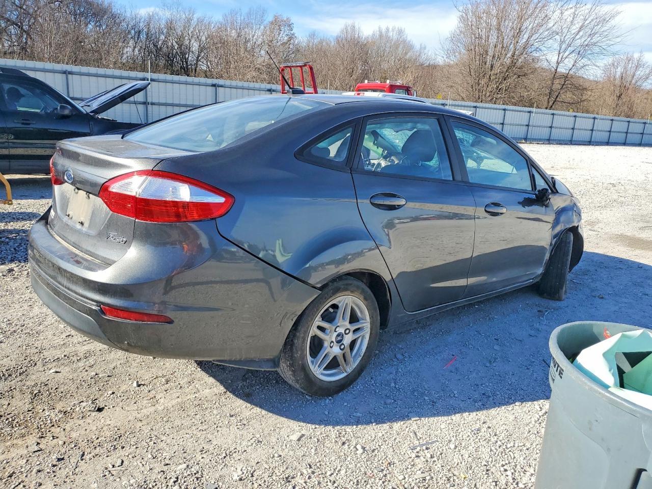 2019 Ford Fiesta Se - Фото 3