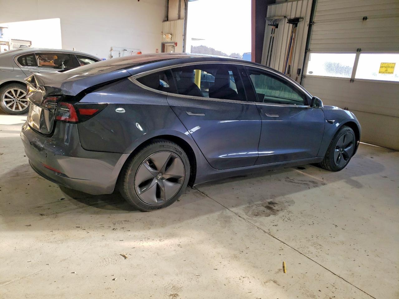 2018 Tesla Model 3 - Image 3