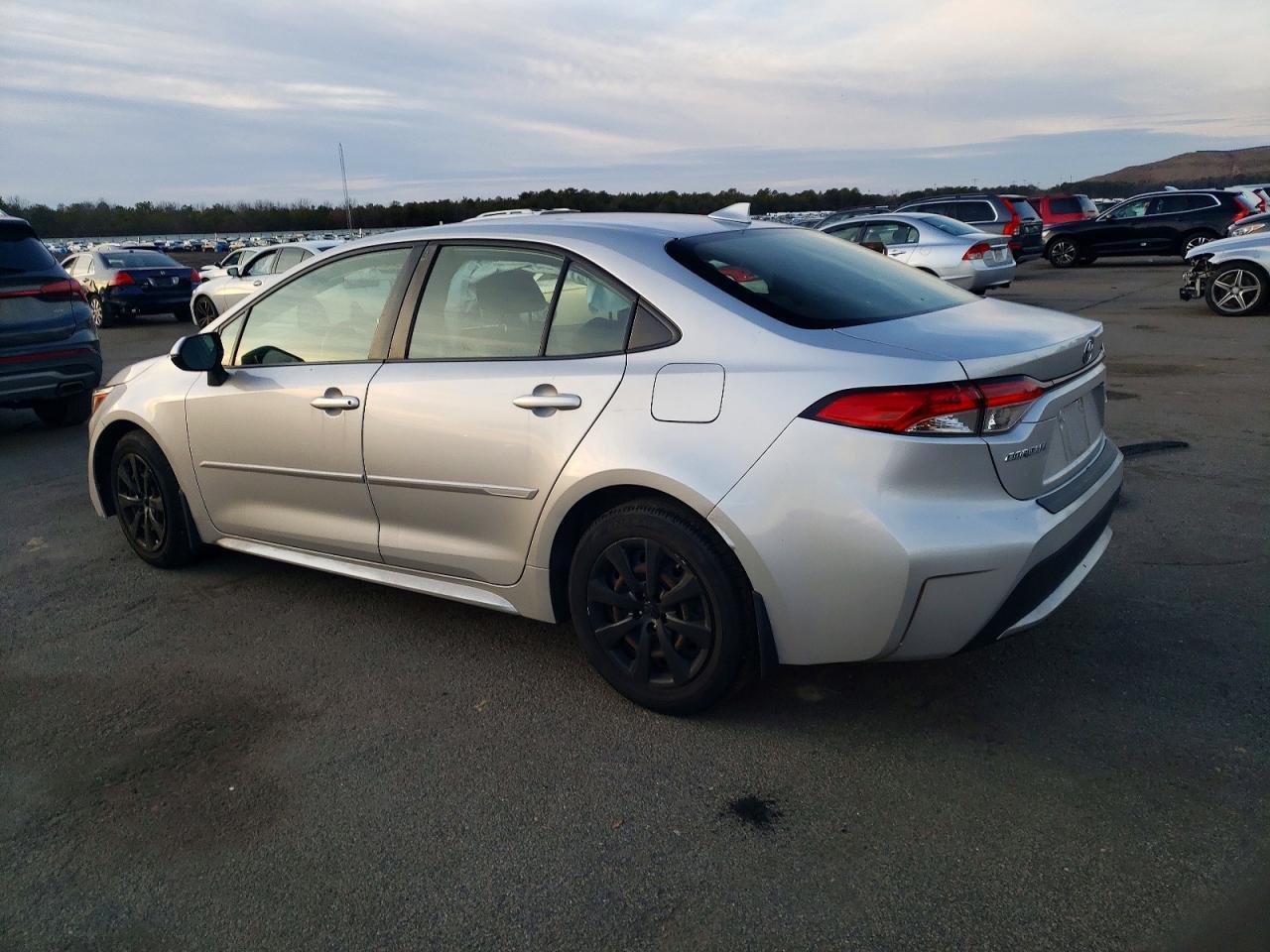 2021 Toyota Corolla Le - Фото 2