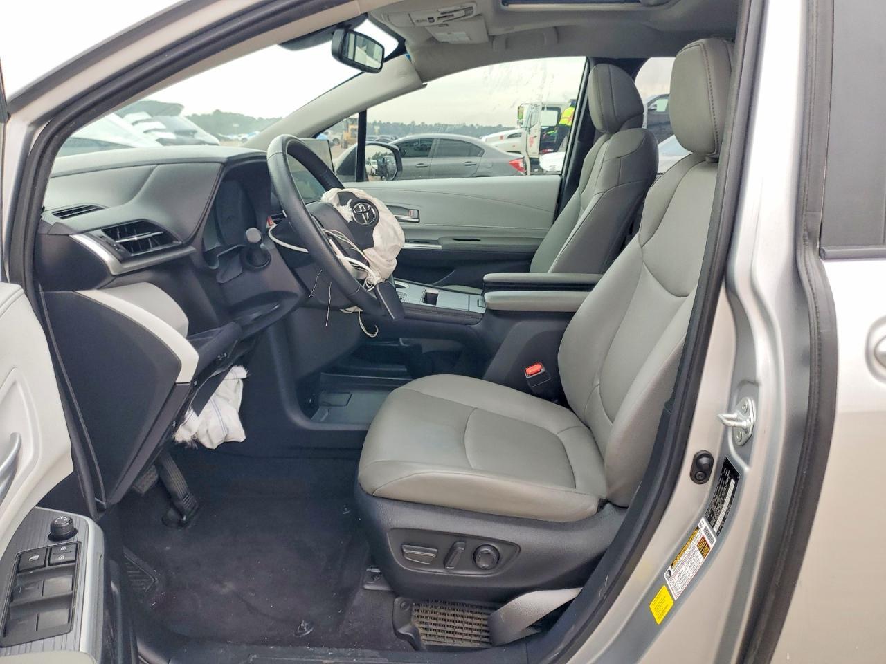 2025 Toyota Sienna Xle - Фото 7