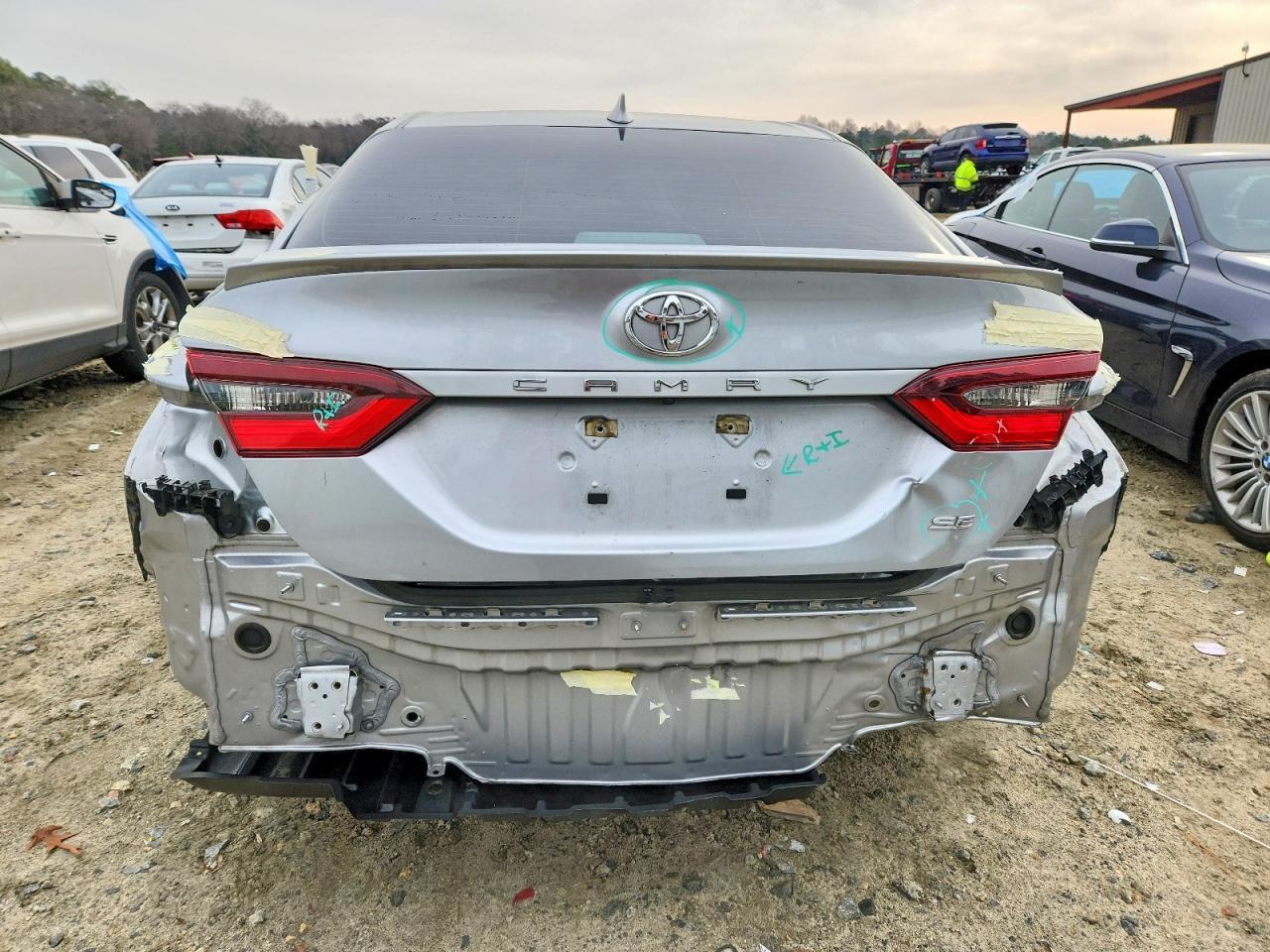 2022 Toyota Camry Se - Фото 6