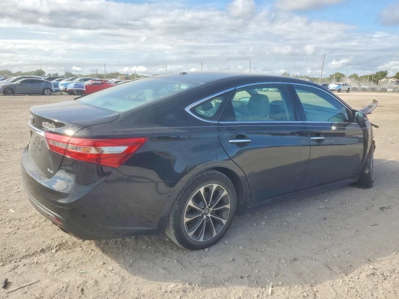 2016 Toyota Avalon Xle - Image 3