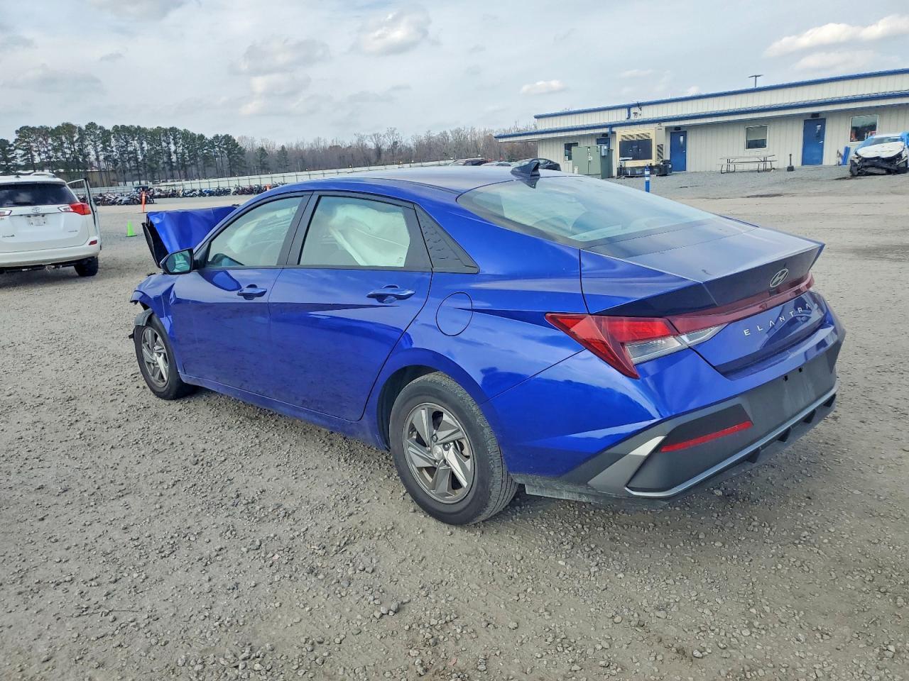 2024 Hyundai Elantra Se - Фото 2