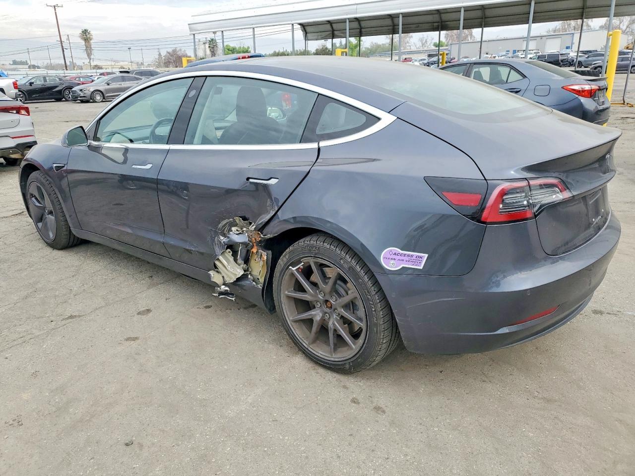 2018 Tesla Model 3 - Фото 2