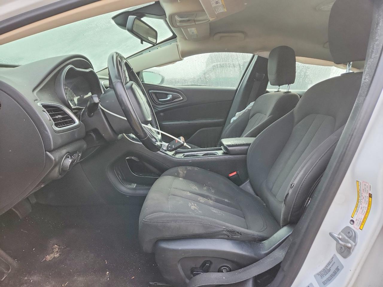 2015 Chrysler 200 Limited - Фото 7