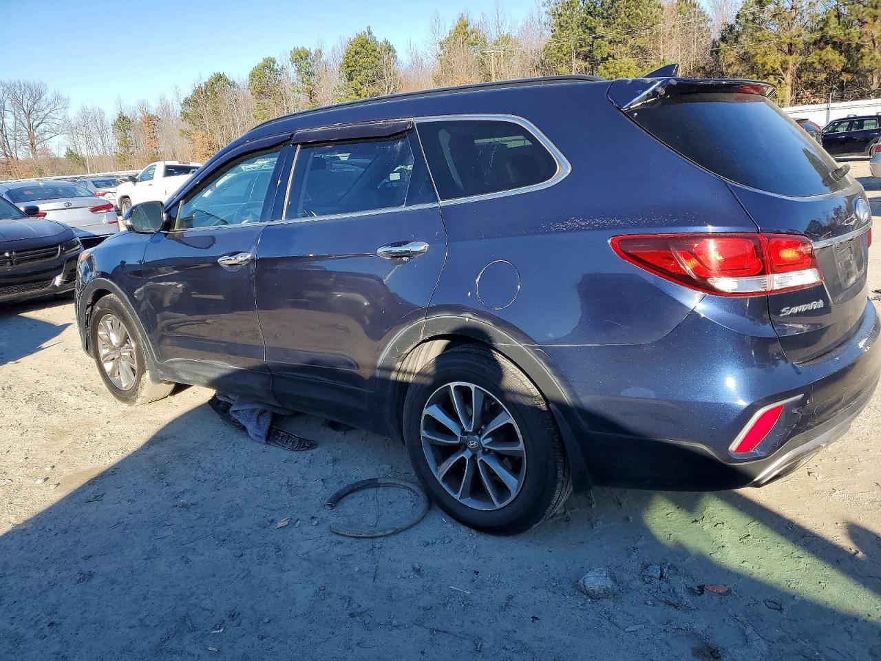 2017 Hyundai Santa Fe Se - Фото 2