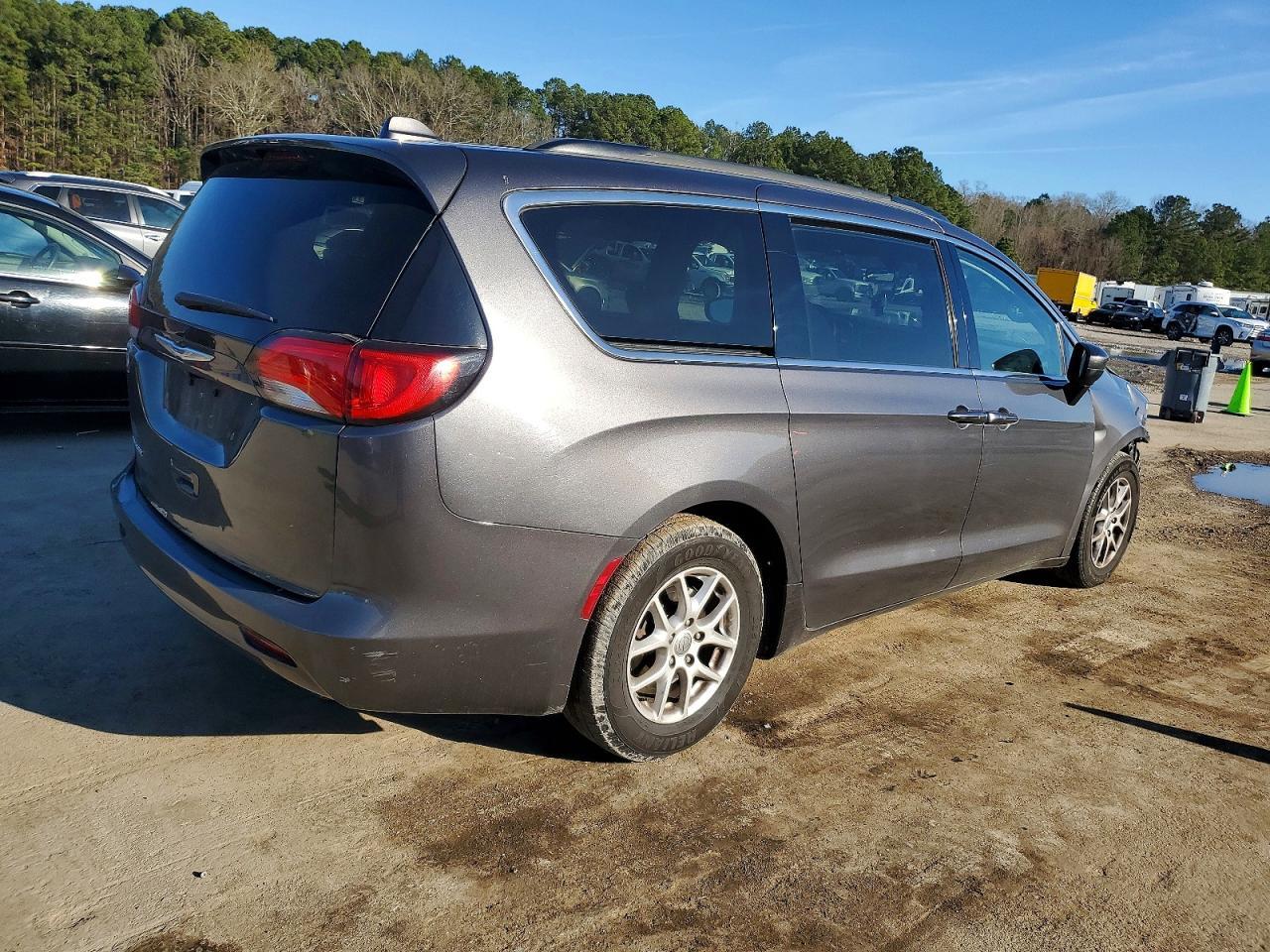 2020 Chrysler Voyager Lxi - Фото 3