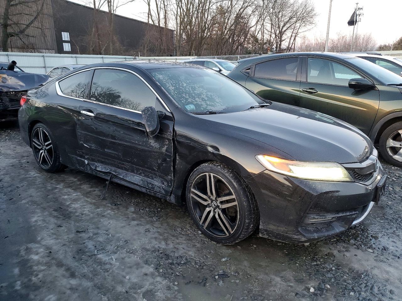 2017 Honda Accord Touring - Image 4