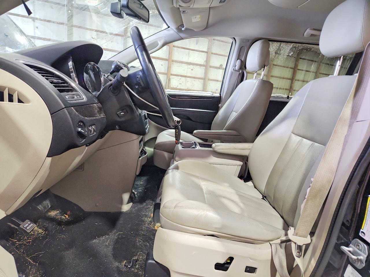 2011 Chrysler Town & Country Touring L - Фото 7