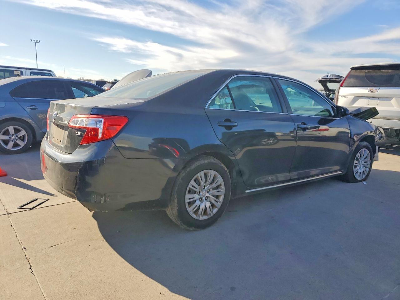 2013 Toyota Camry L - Фото 3