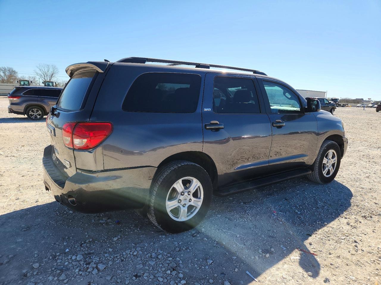 2016 Toyota Sequoia Sr5 - Фото 3