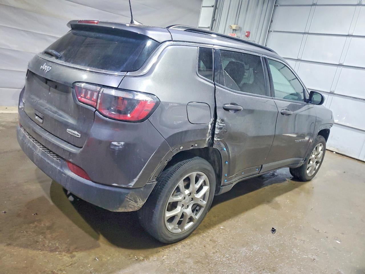 2022 Jeep Compass Latitude Lux - Фото 3