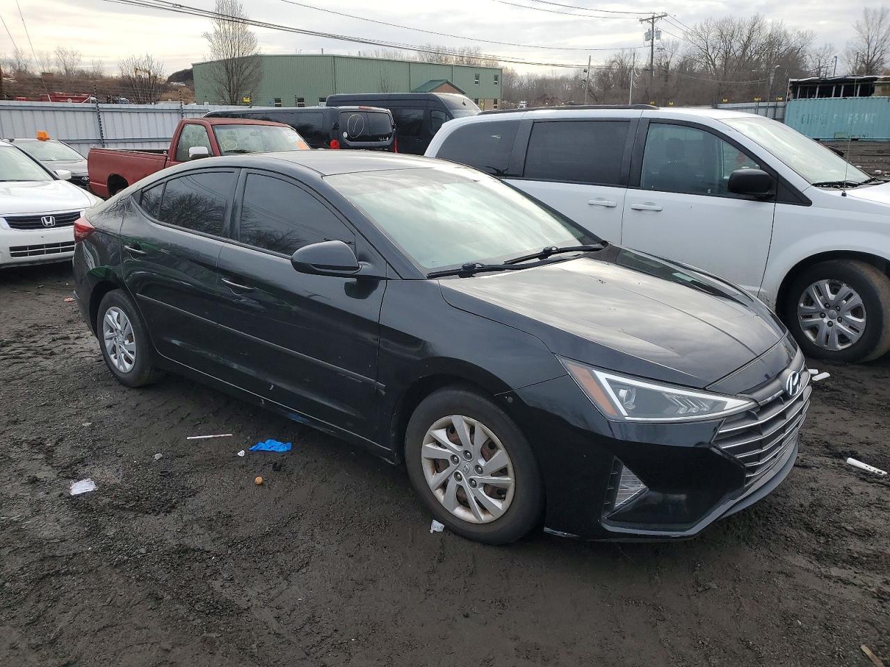 2020 Hyundai Elantra Se - Image 4