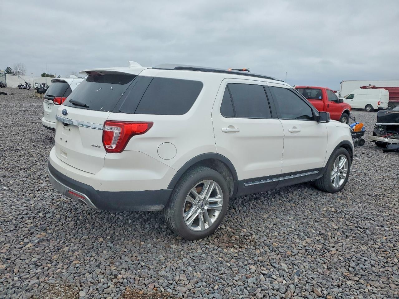 2017 Ford Explorer Xlt - Фото 3