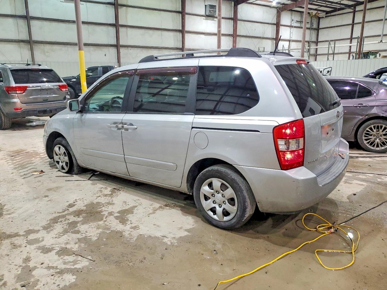 2009 Kia Sedona - Фото 2
