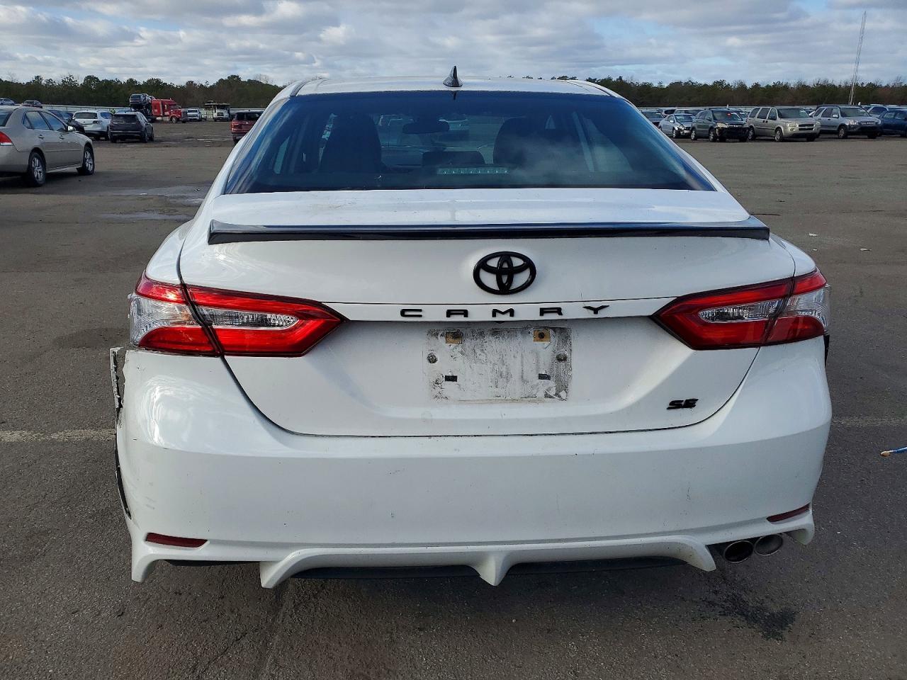 2020 Toyota Camry Se - Фото 6