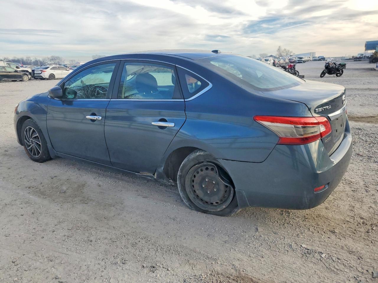 2015 Nissan Sentra S - Фото 2