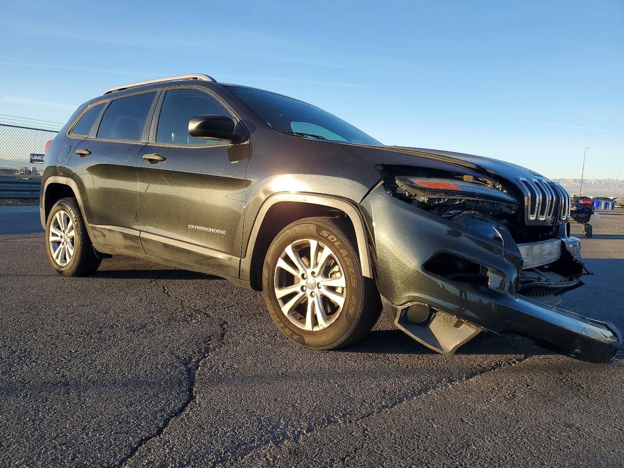 2015 Jeep Cherokee Sport - Image 4