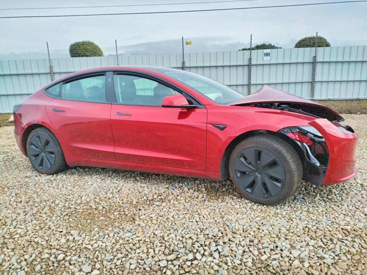 2025 Tesla Model 3 - Image 4