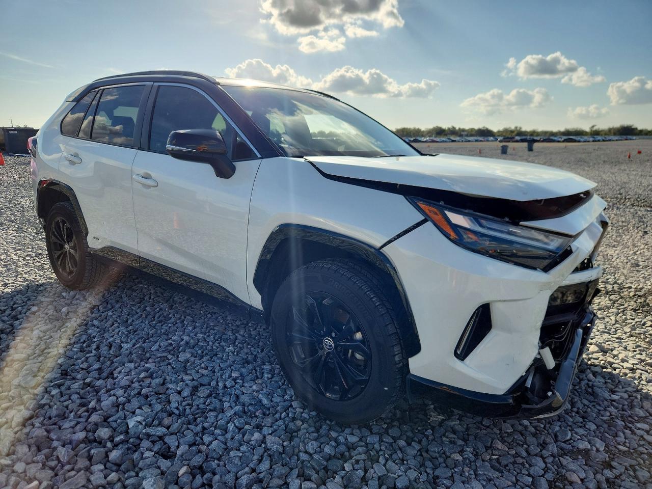 2022 Toyota Rav4 Hybrid Xse - Image 4