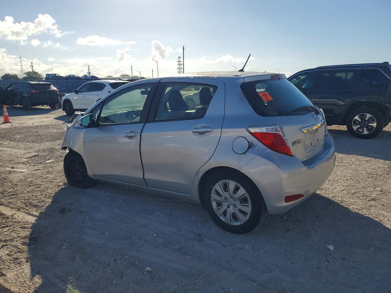 2014 Toyota Yaris 5-Door Le - Image 2