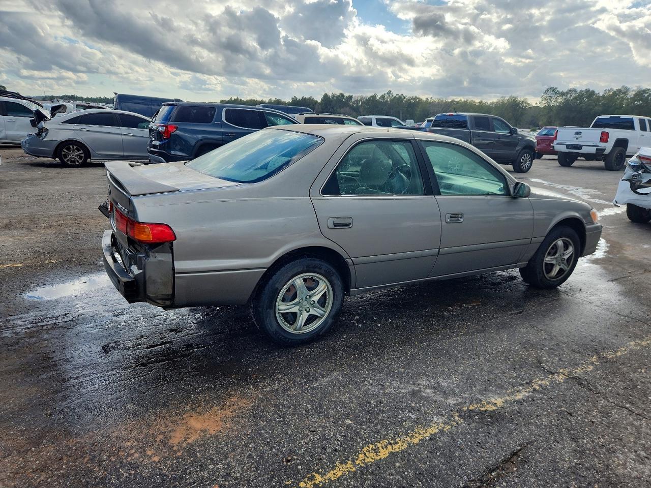 2000 Toyota Camry Le - Image 3