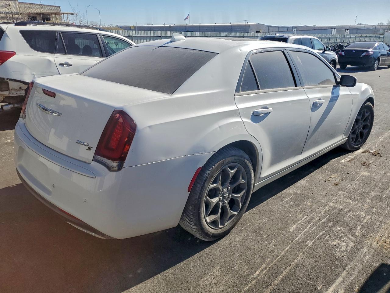 2018 Chrysler 300 S - Фото 3