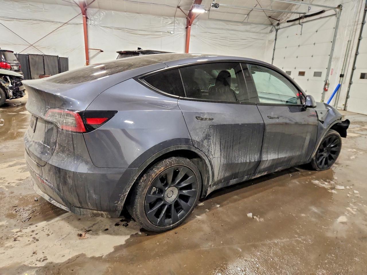 2023 Tesla Model Y - Фото 3