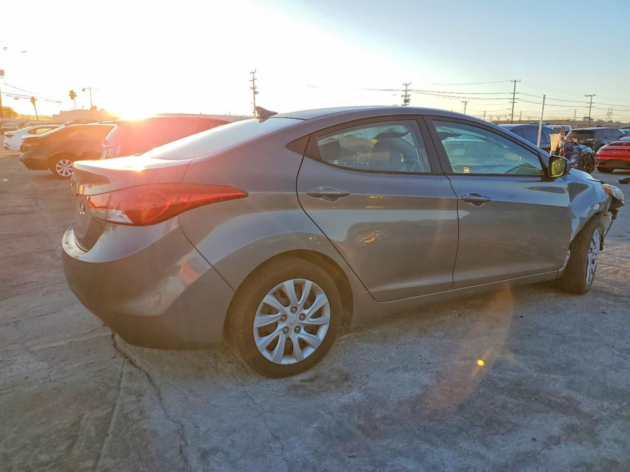 2013 Hyundai Elantra - Image 3