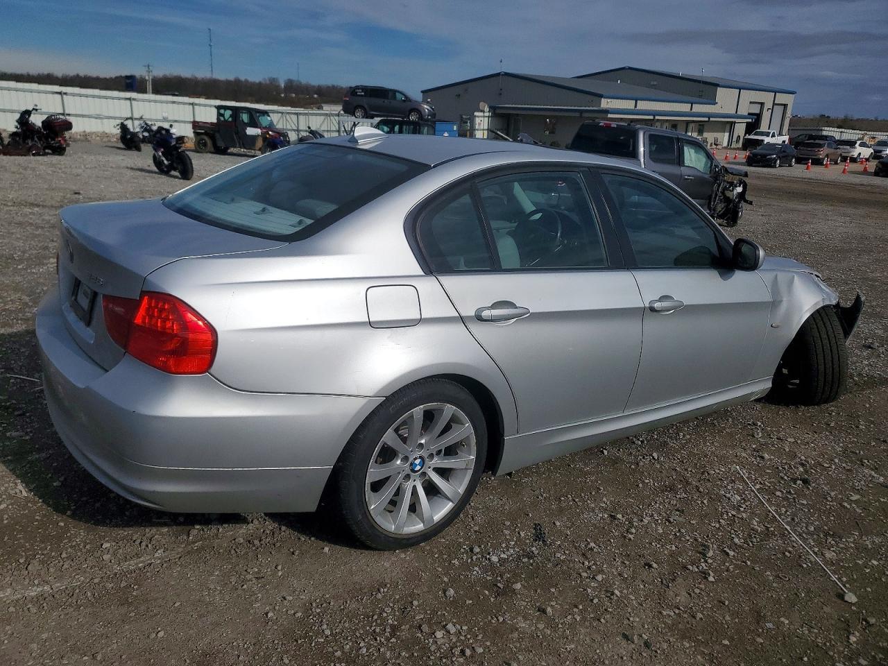 2011 BMW 328 I - Image 3