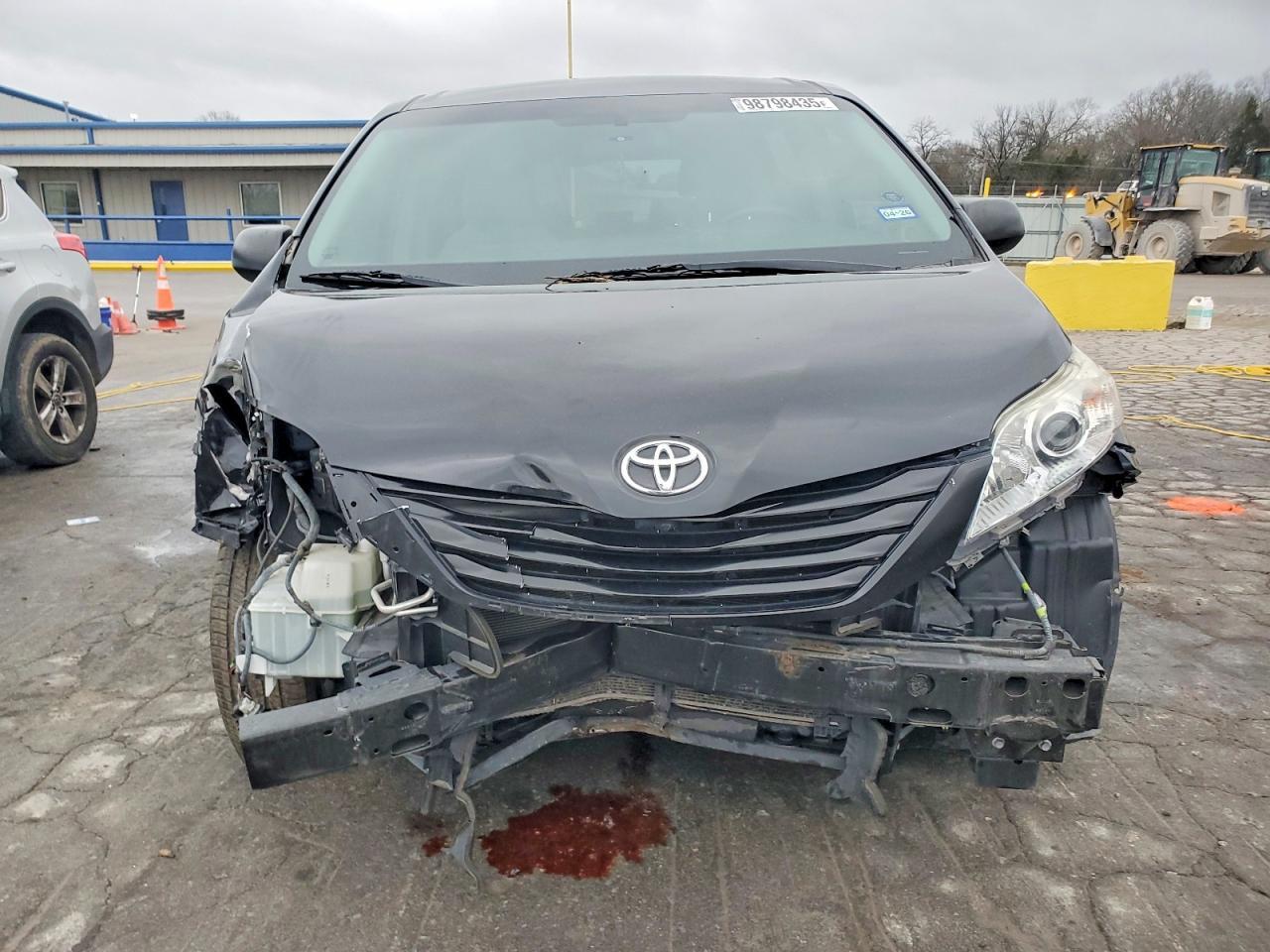 2017 Toyota Sienna - Image 5