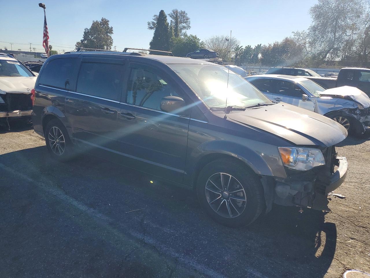 2017 Dodge Grand Caravan Sxt - Фото 4
